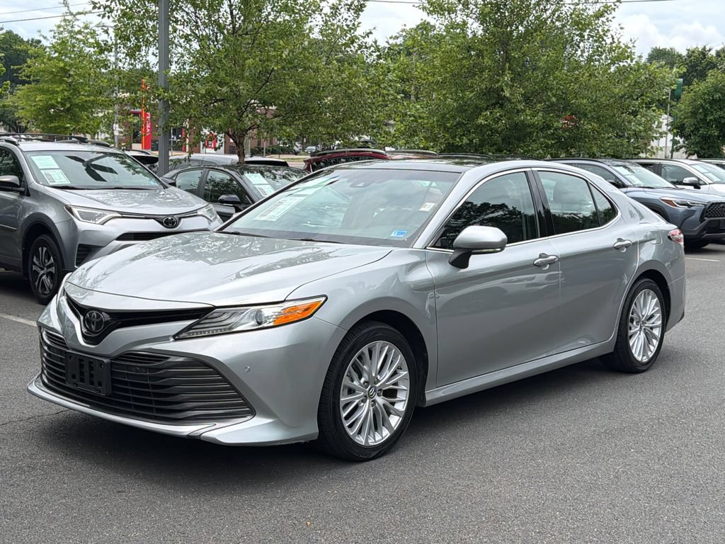 Used 2018 Toyota Camry XLE FWD image 2