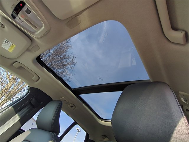 Used 2025 Volvo XC40 B5 Plus image 10