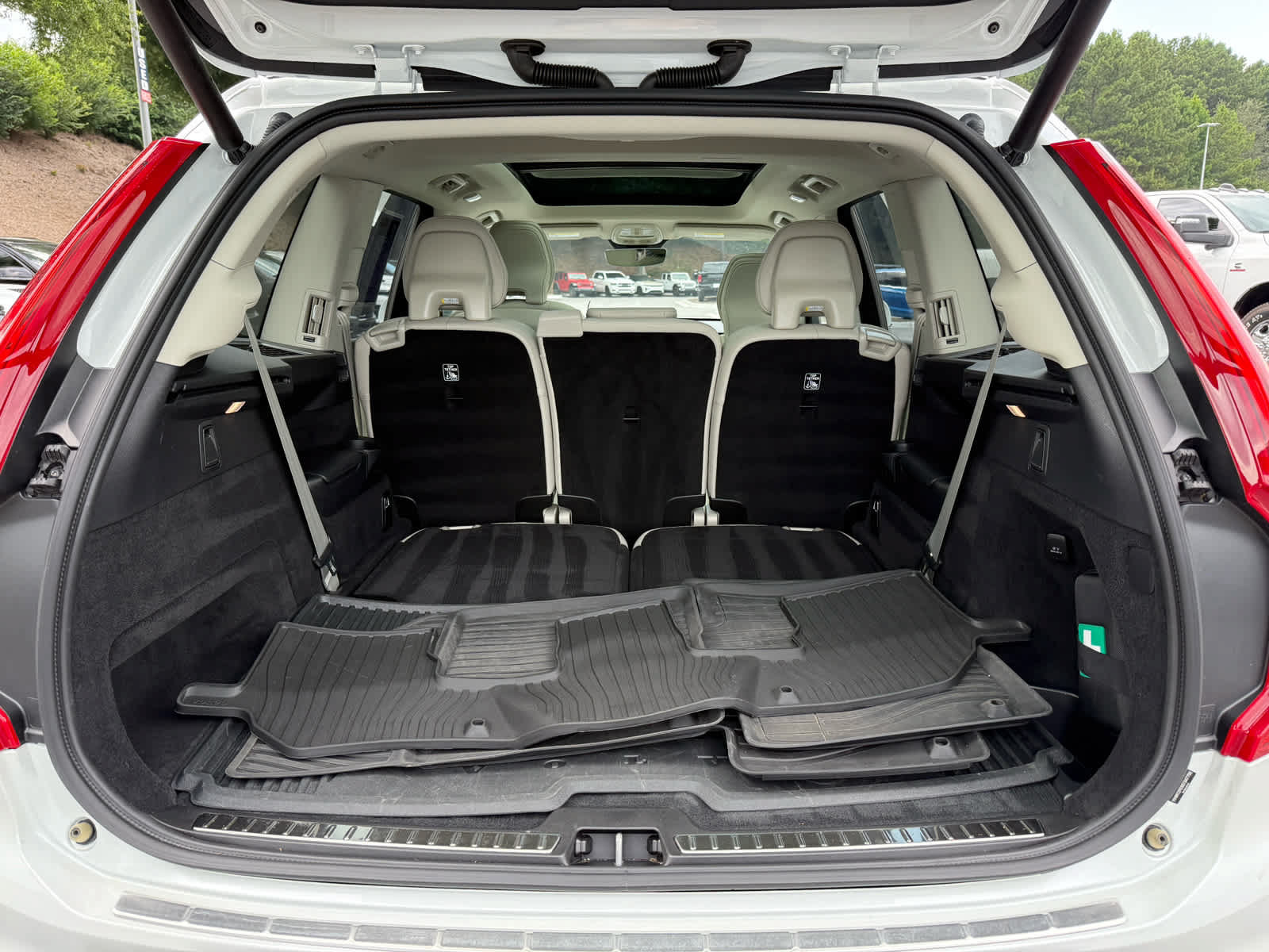 Used 2025 Volvo XC90 B5 Plus w/ Protection Package Premier AWD/4WD image 27