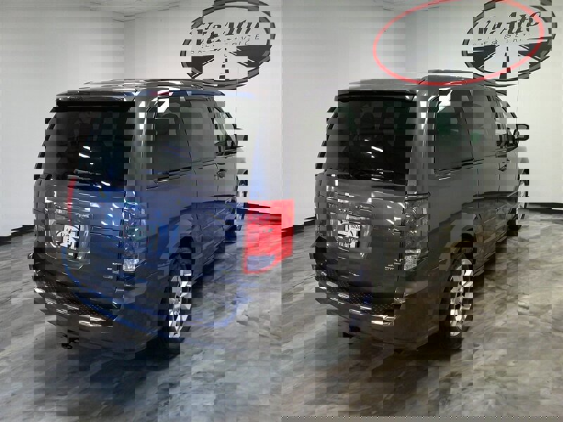 Used 2016 Dodge Grand Caravan SXT w/ Rear Park Assist Package image 7