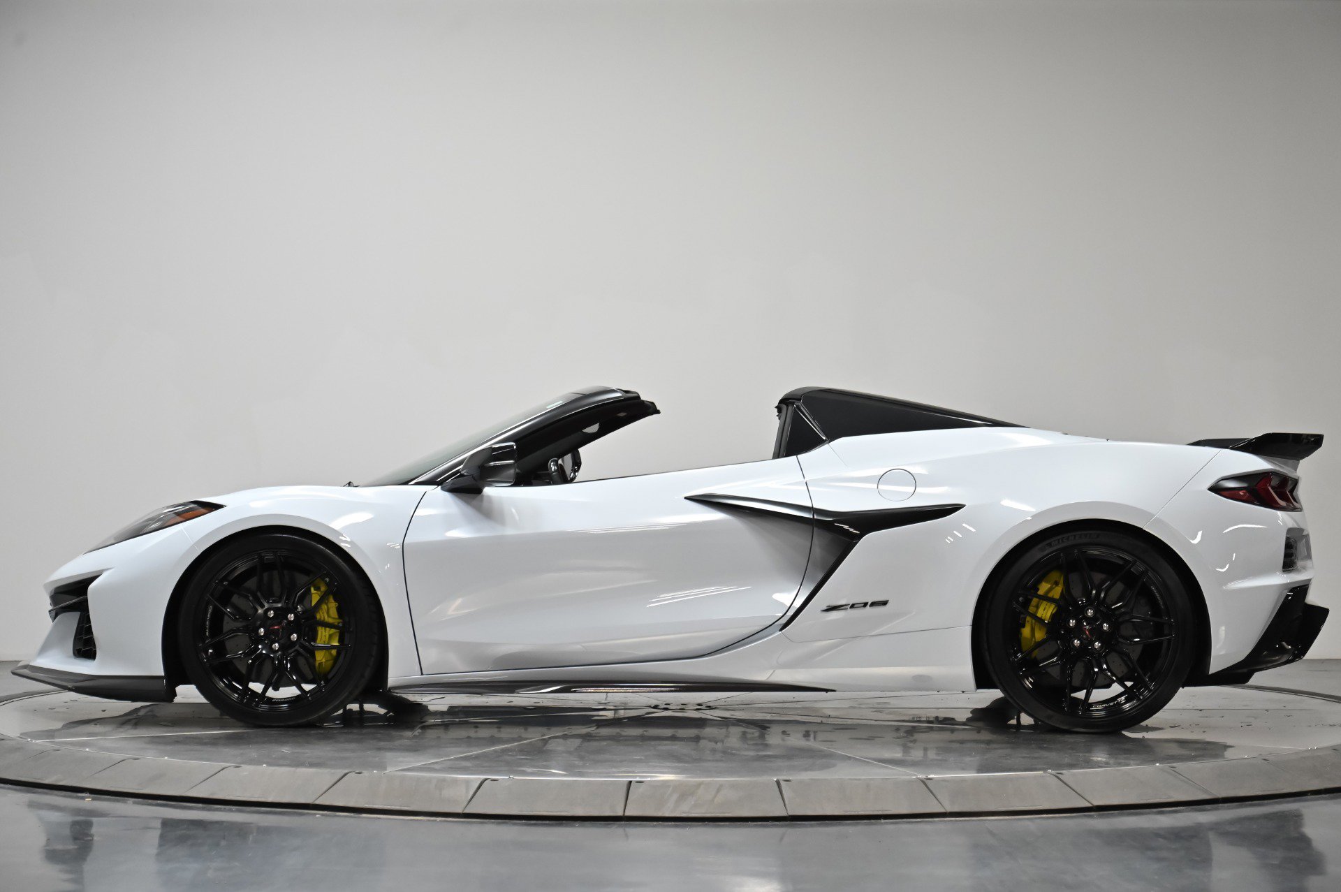 Used 2024 Chevrolet Corvette Z06 w/ Stealth Interior Trim Package image 16