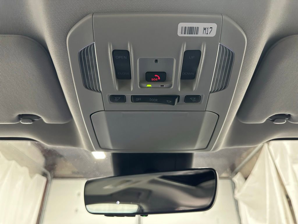 Used 2025 Toyota Highlander XLE image 42