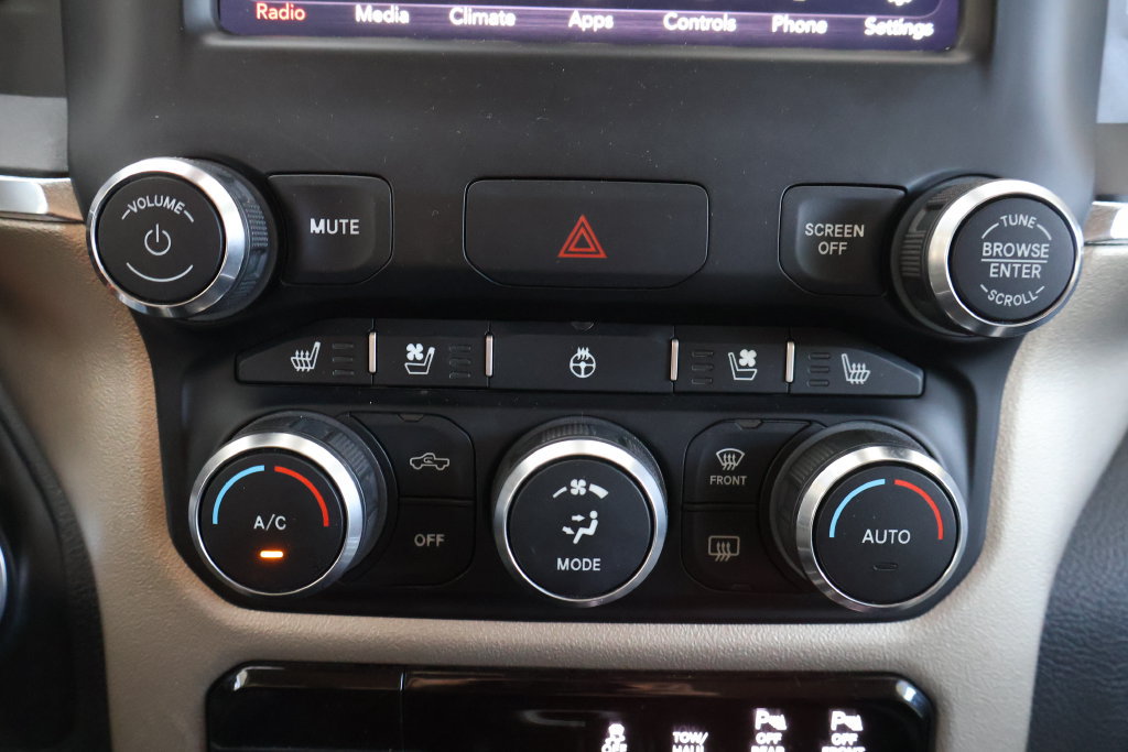 Used 2019 RAM 1500 Laramie AWD/4WD image 38