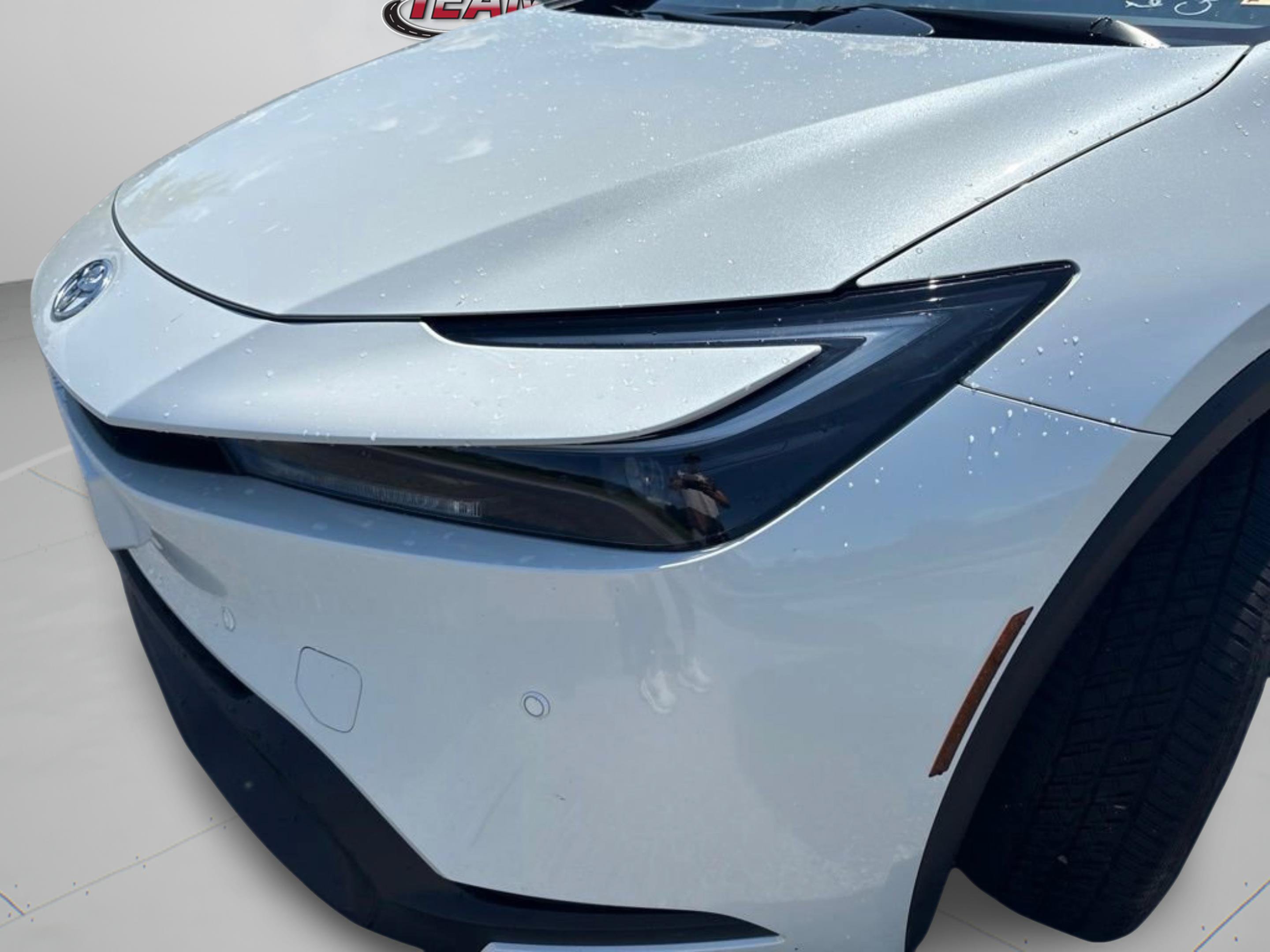 Used 2025 Toyota Prius LE FWD image 32