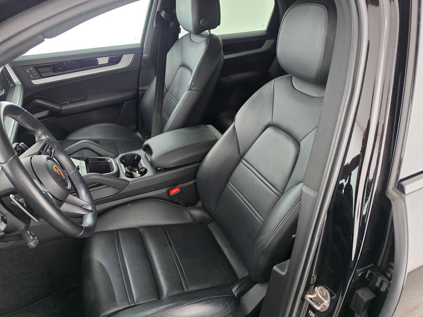 Used 2024 Porsche Cayenne Coupe AWD/4WD image 21
