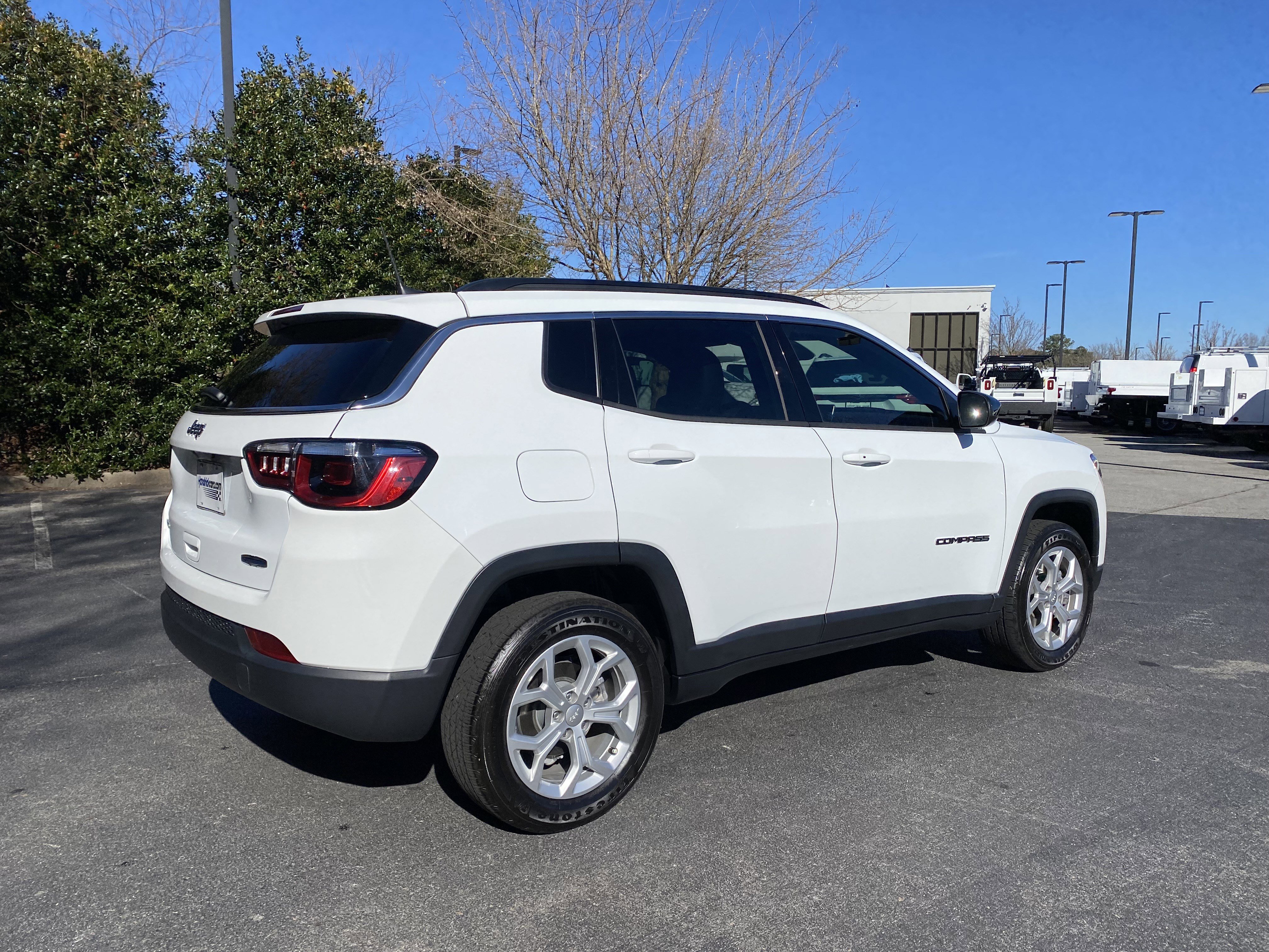 Used 2024 Jeep Compass Latitude image 9