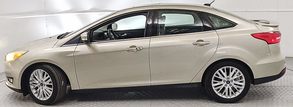 Used 2017 Ford Focus Titanium FWD image 5