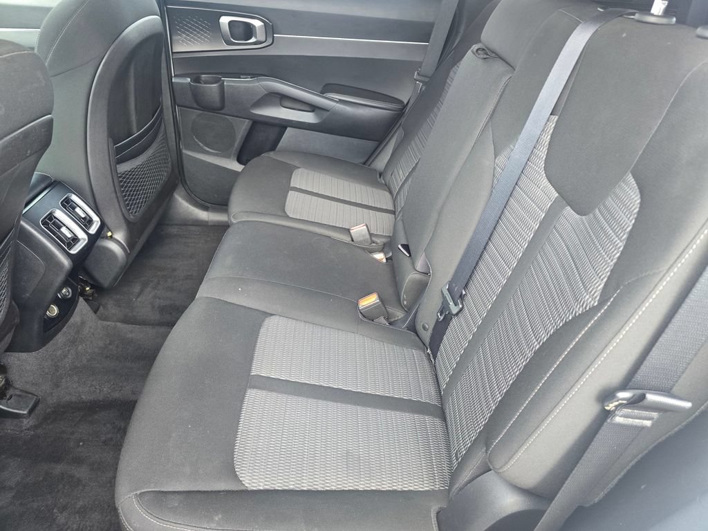 Used 2022 Kia Sorento LX FWD image 12