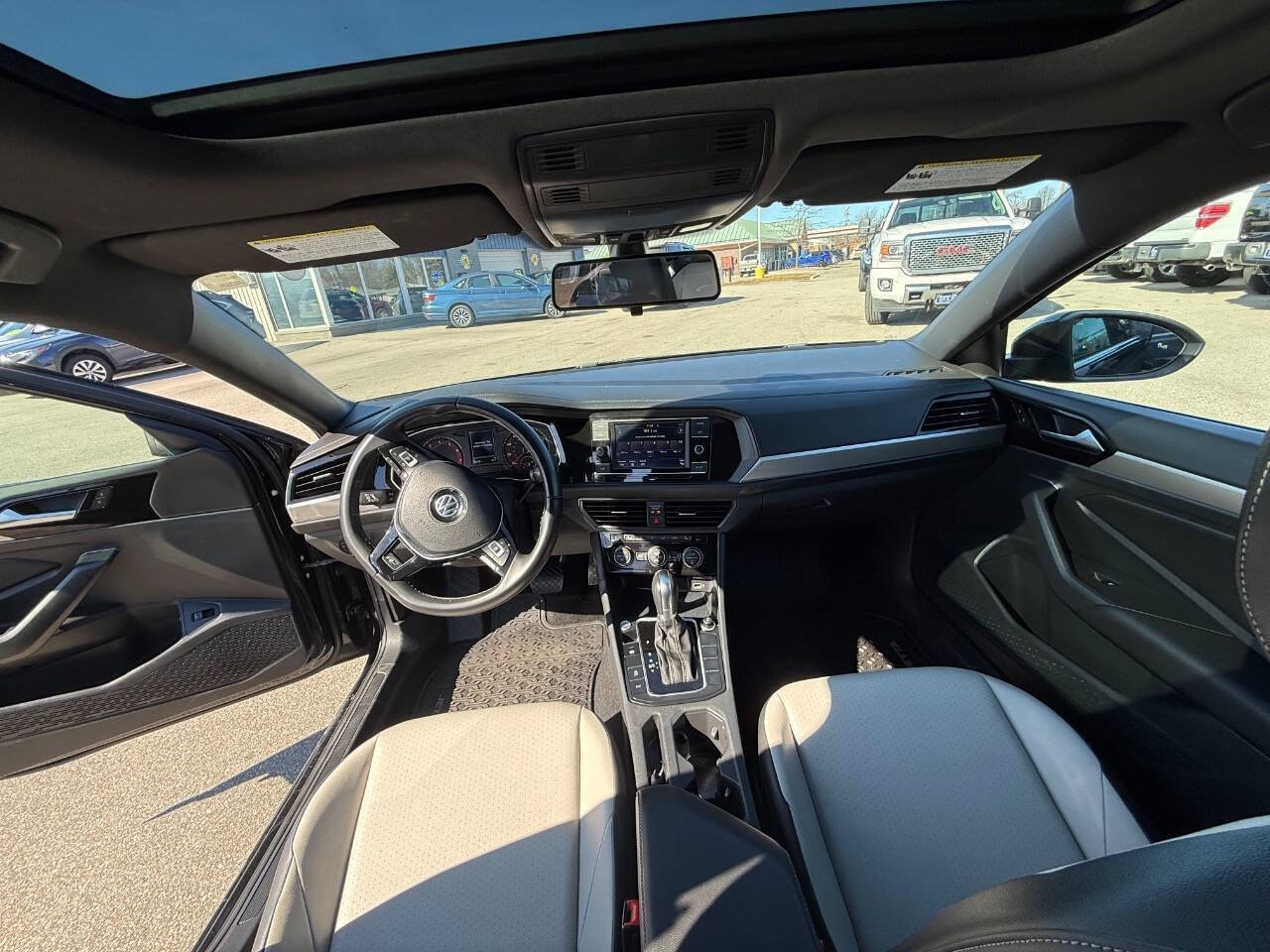 Used 2019 Volkswagen Jetta R-Line FWD image 17