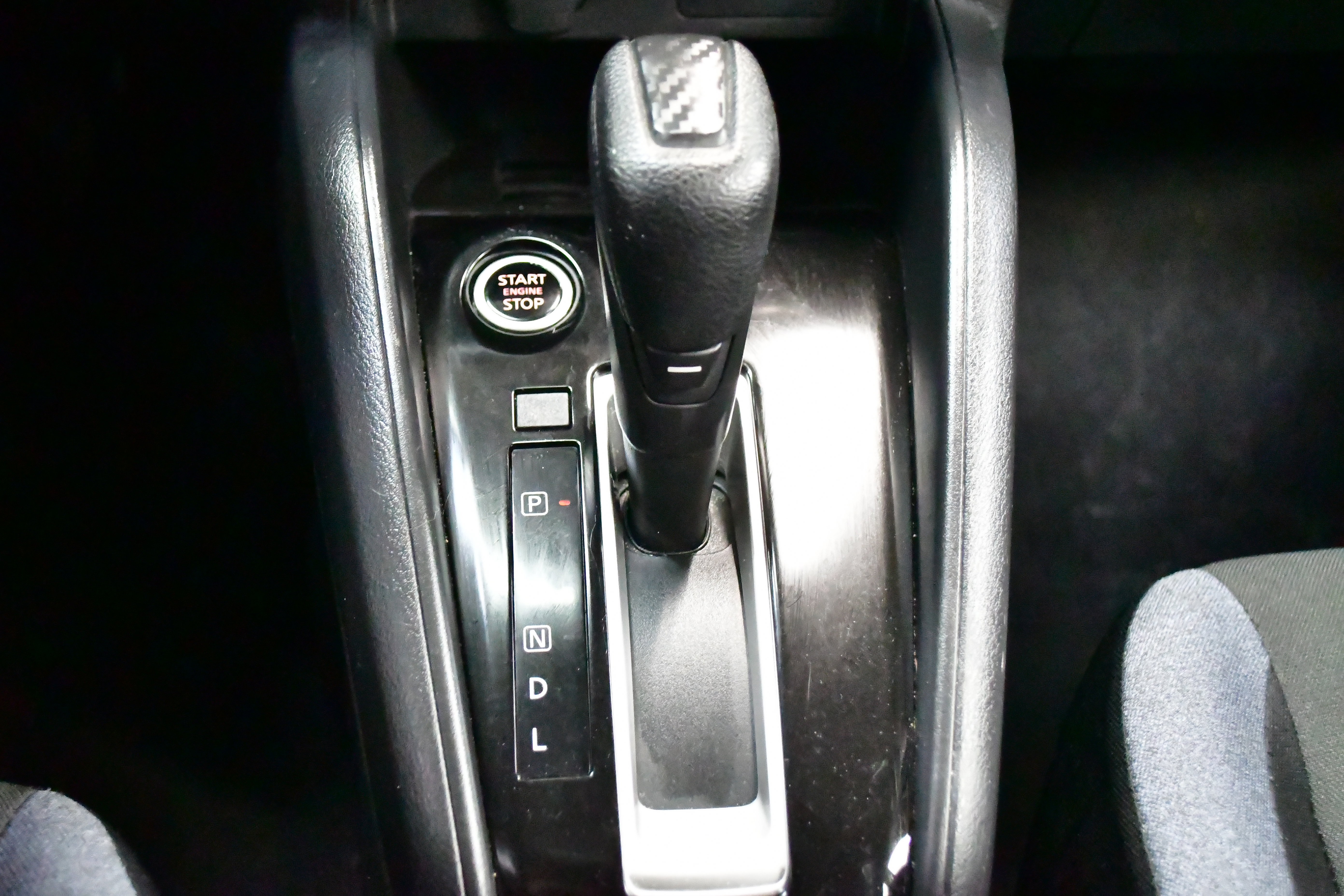 Used 2025 Nissan Versa SV image 28