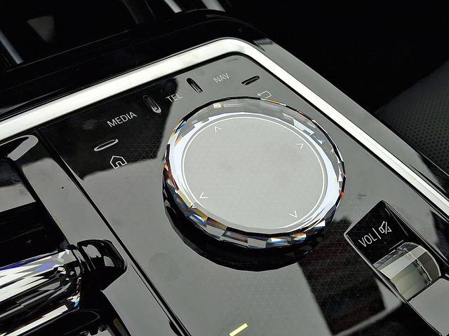 New 2026 BMW 750e xDrive image 14