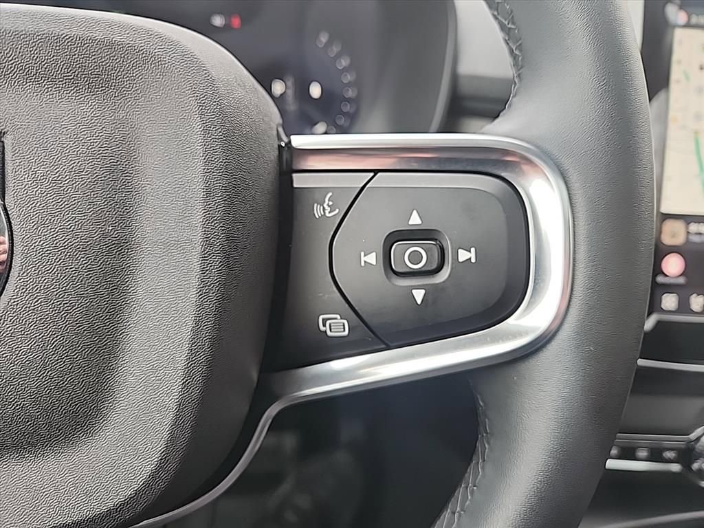 Certified 2023 Volvo XC40 B5 Plus w/ Driver Assist Package AWD/4WD image 14