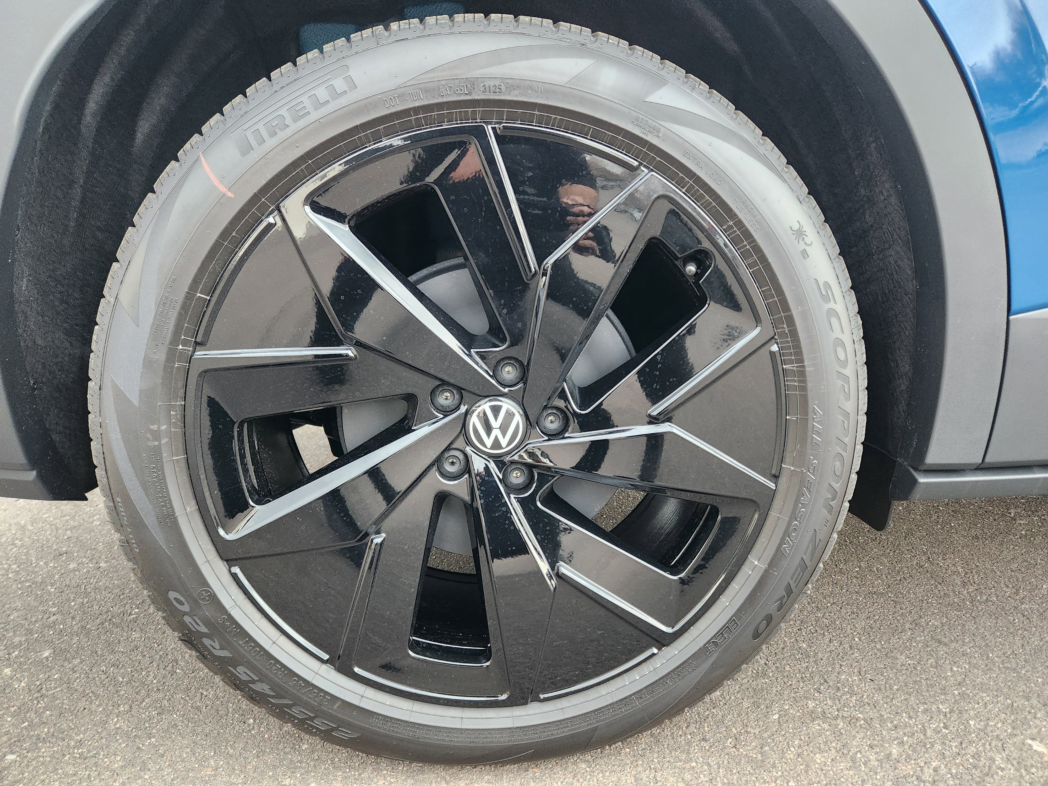 New 2026 Volkswagen ID.4 Pro S Plus image 24