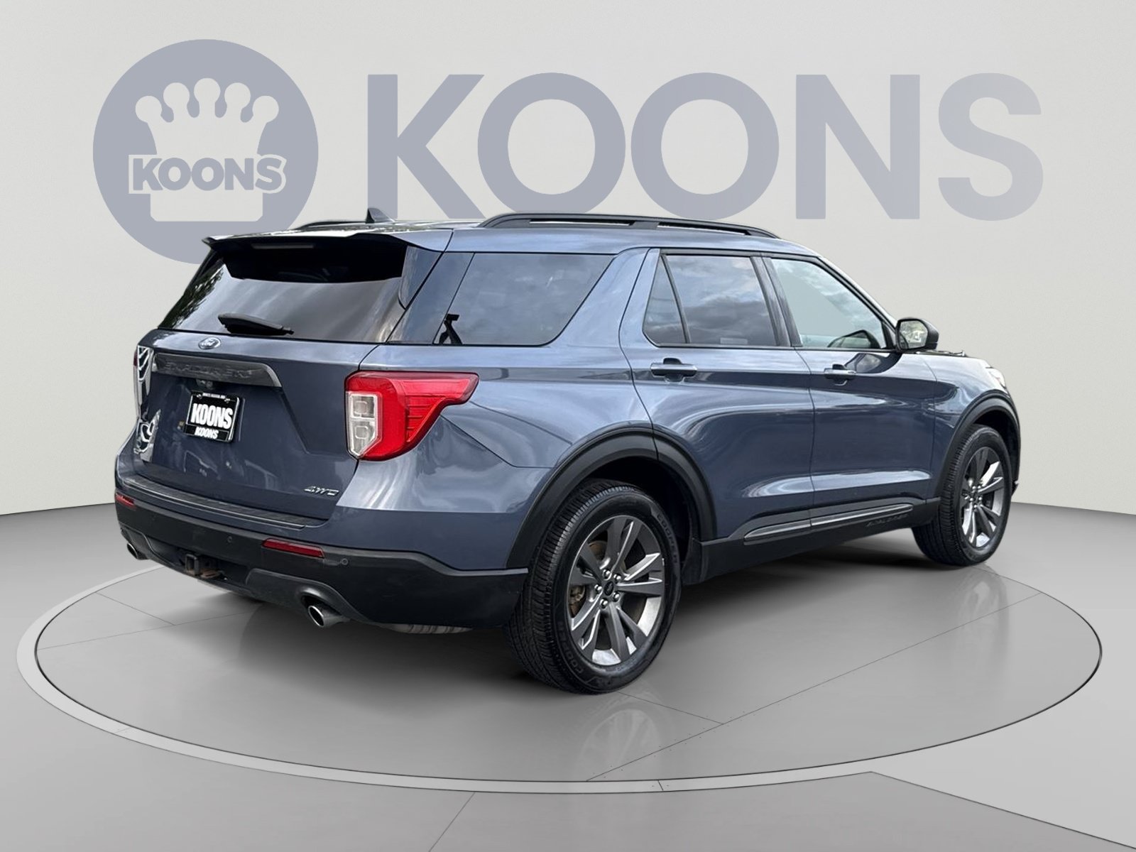 Used 2021 Ford Explorer XLT w/ Equipment Group 202A AWD/4WD image 11