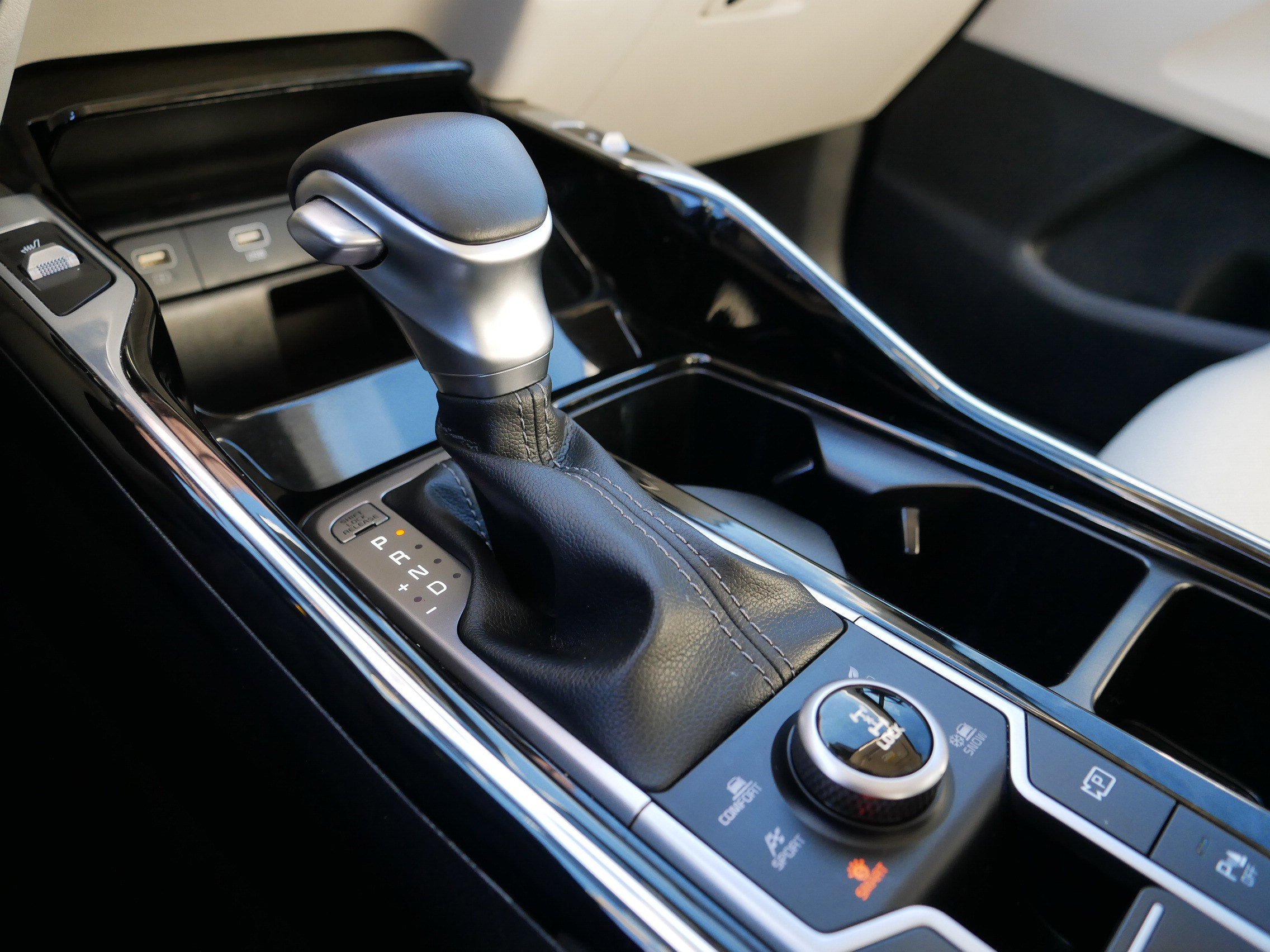 Certified 2023 Kia Sorento SX image 24