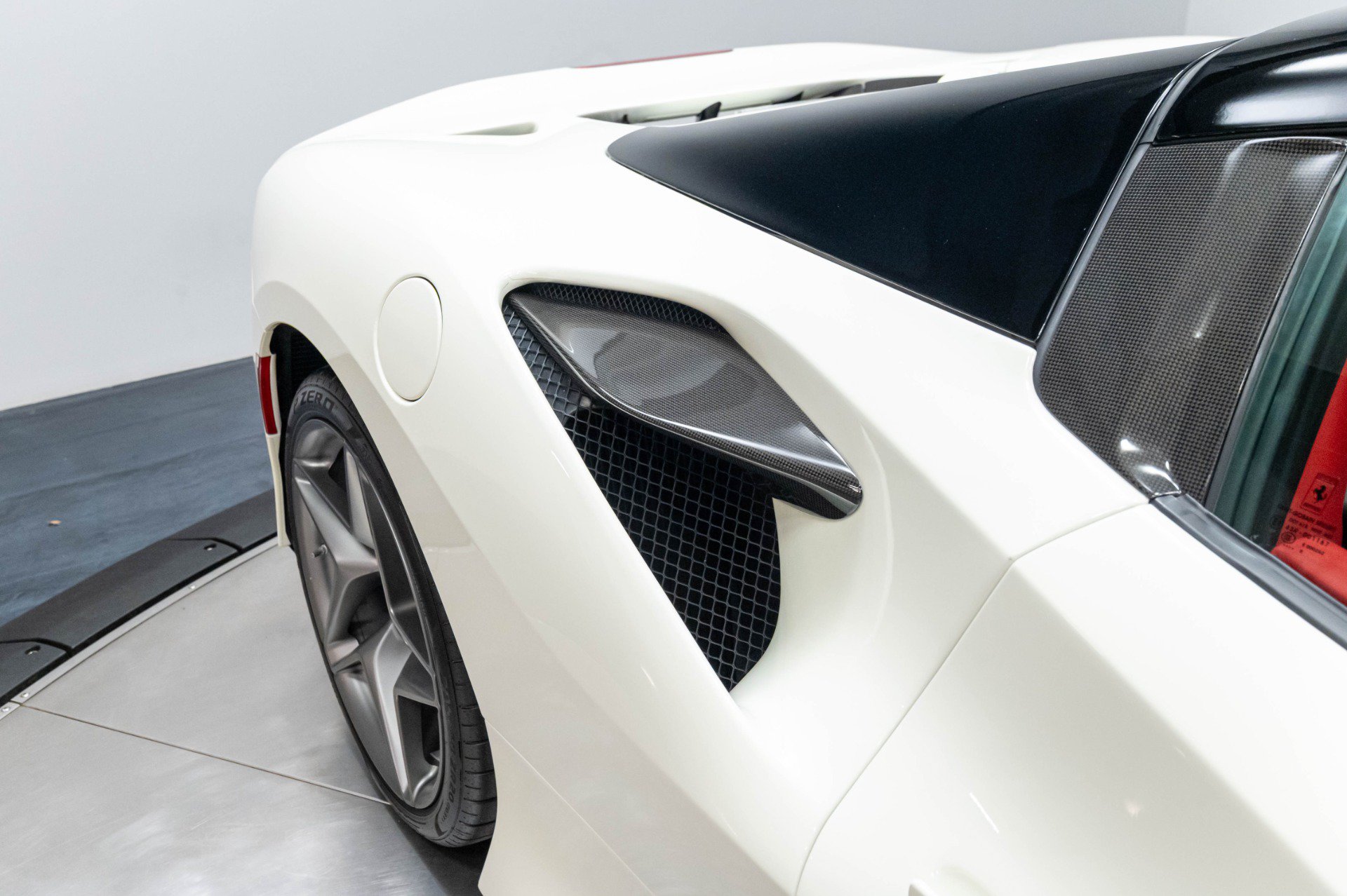 Used 2021 Ferrari F8 Tributo RWD image 25