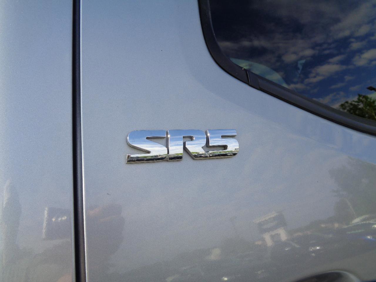 Used 2020 Toyota Tacoma SR5 AWD/4WD image 9