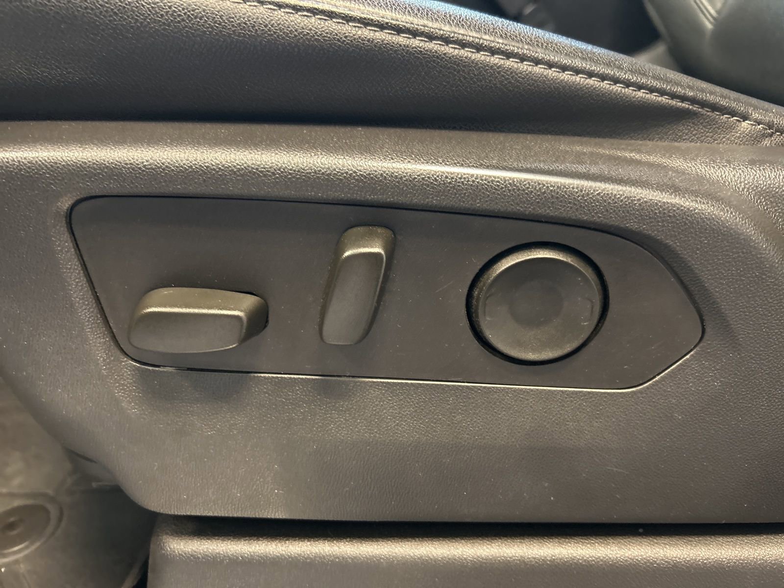 Used 2023 Chevrolet Silverado 1500 LTZ w/ Technology Package image 16