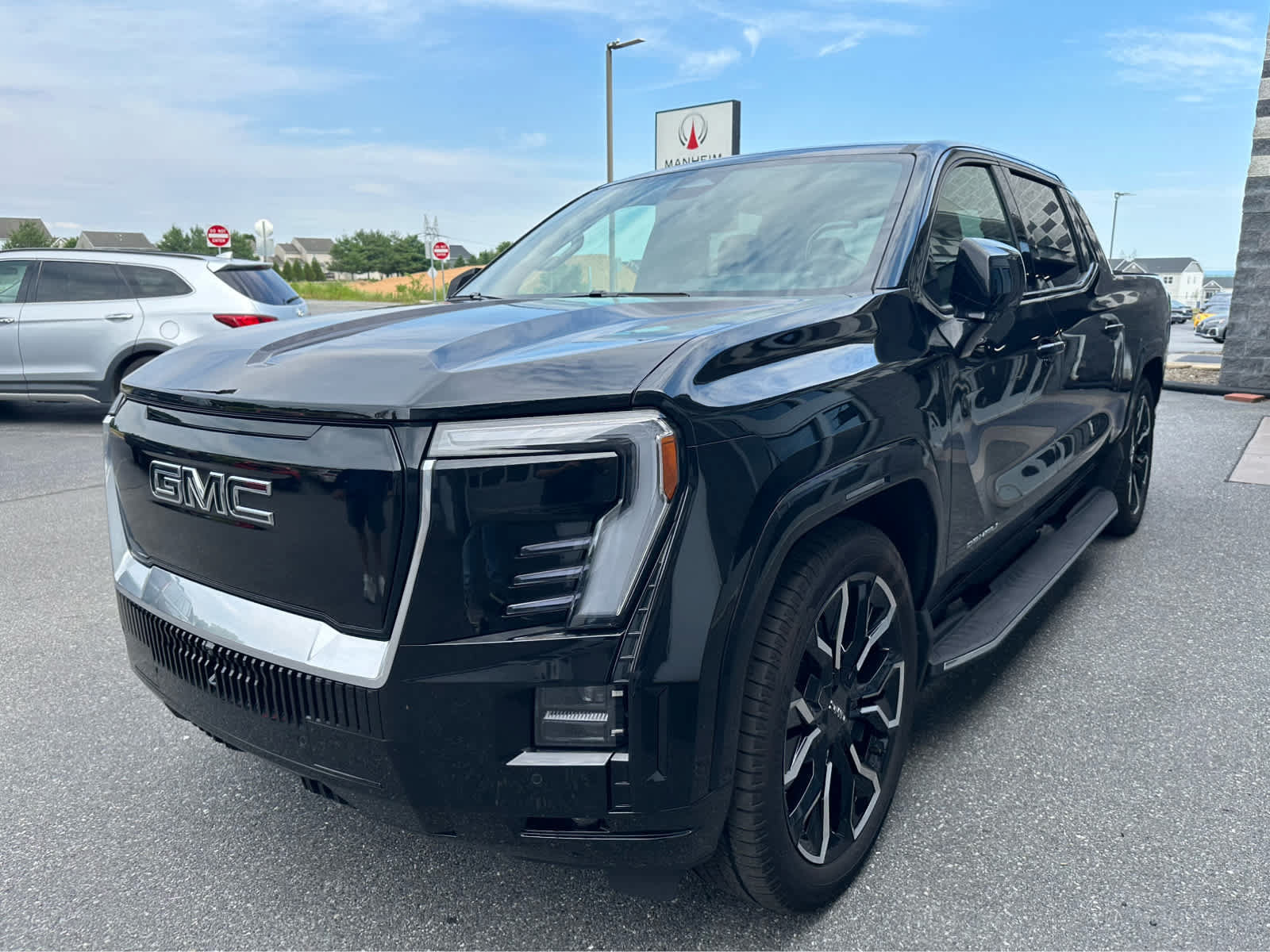 Used 2025 GMC Sierra EV Denali AWD/4WD image 4
