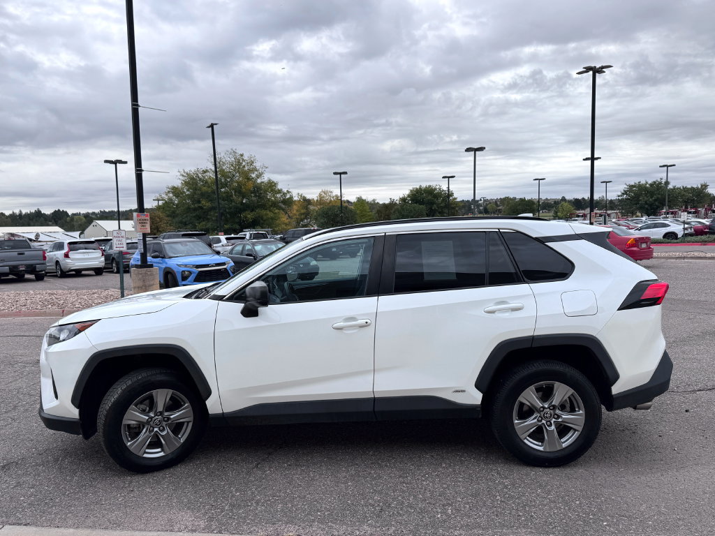 Used 2022 Toyota RAV4 LE AWD/4WD image 7