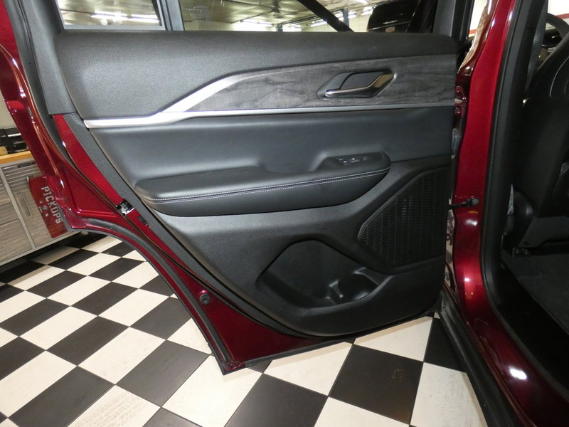 Used 2024 Jeep Grand Cherokee Limited image 26
