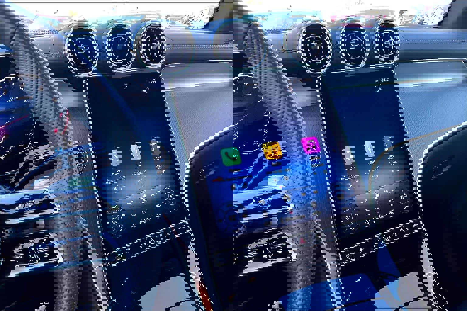 Used 2025 Mercedes-Benz GLC 300 4MATIC image 6