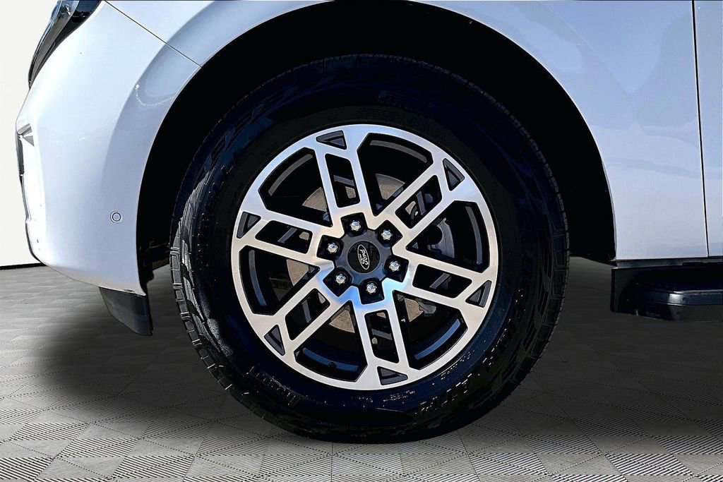 Certified 2025 Ford Expedition Active AWD/4WD image 9
