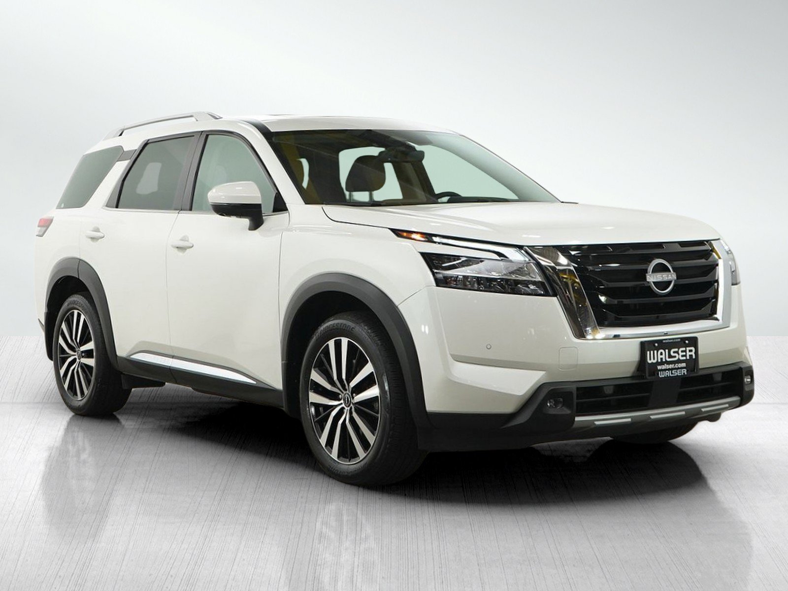 Used 2024 Nissan Pathfinder Platinum AWD/4WD image 7
