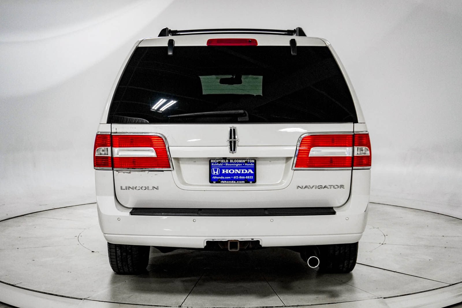 Used 2011 Lincoln Navigator L 4WD image 6