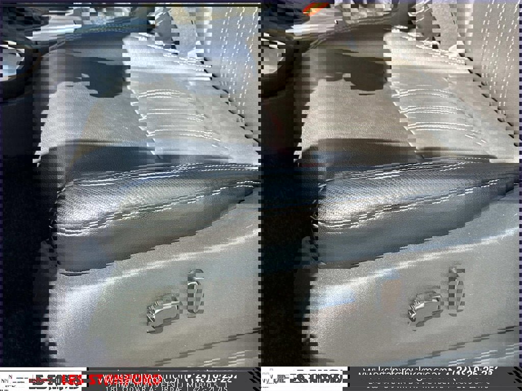 Used 2022 Nissan Frontier SV w/ SV Premium Package image 19