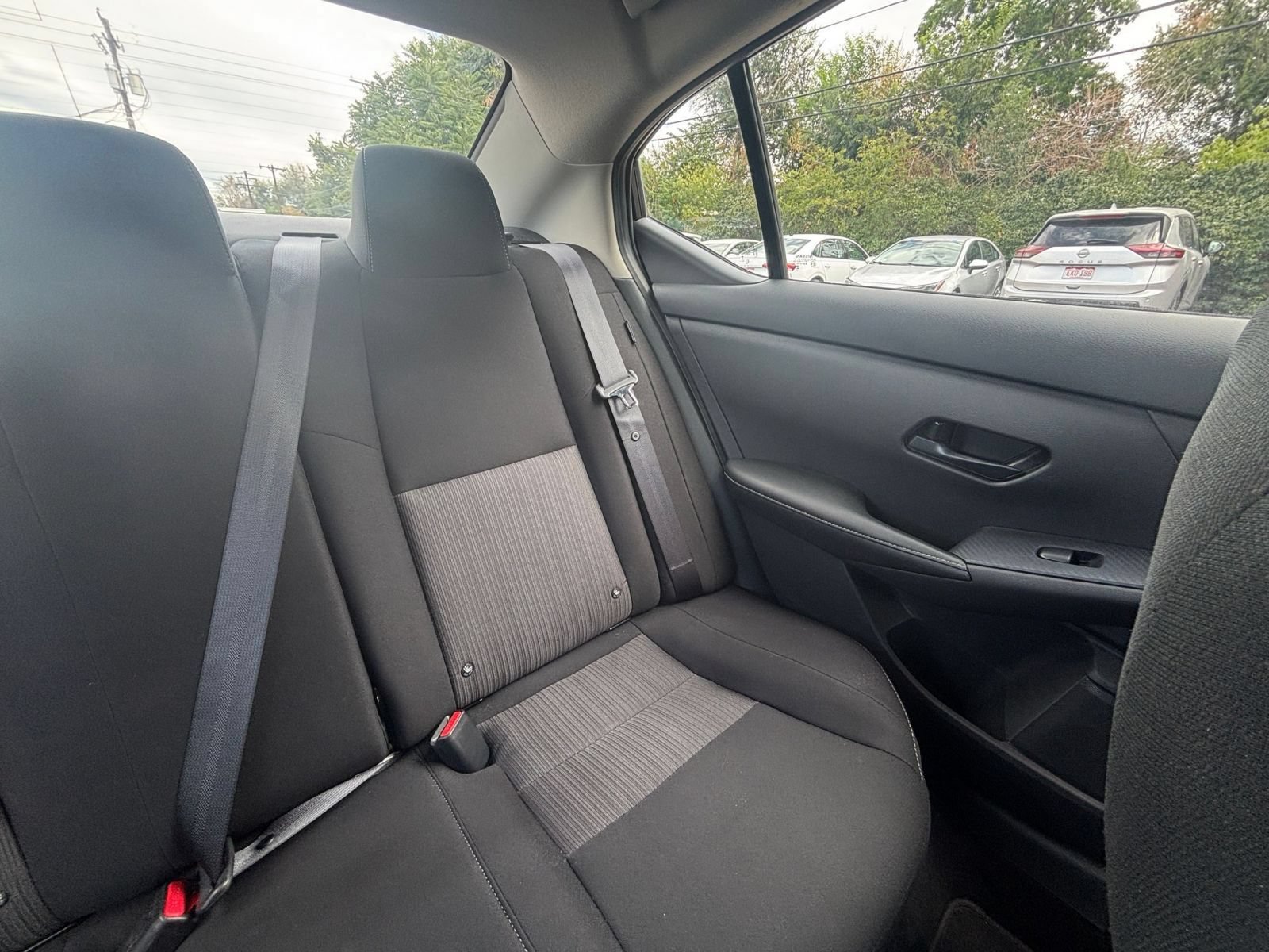 Used 2025 Nissan Sentra SV FWD image 33