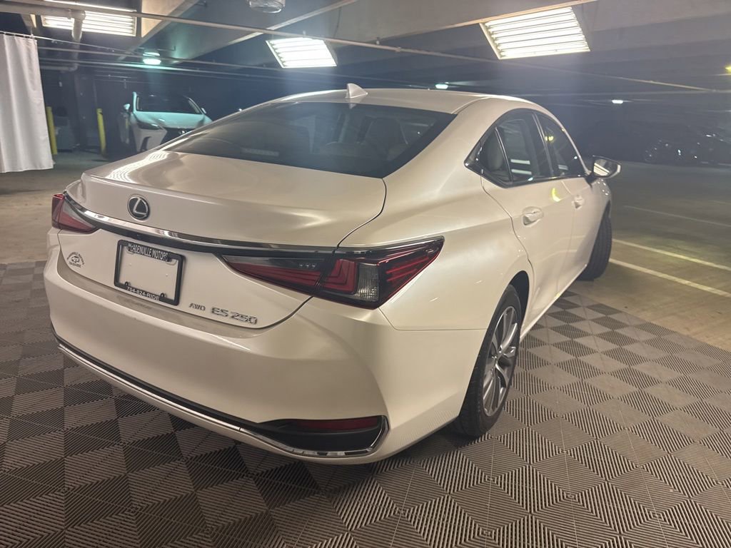 Used 2021 Lexus ES 250 w/ Accessory Package 2 AWD/4WD image 6