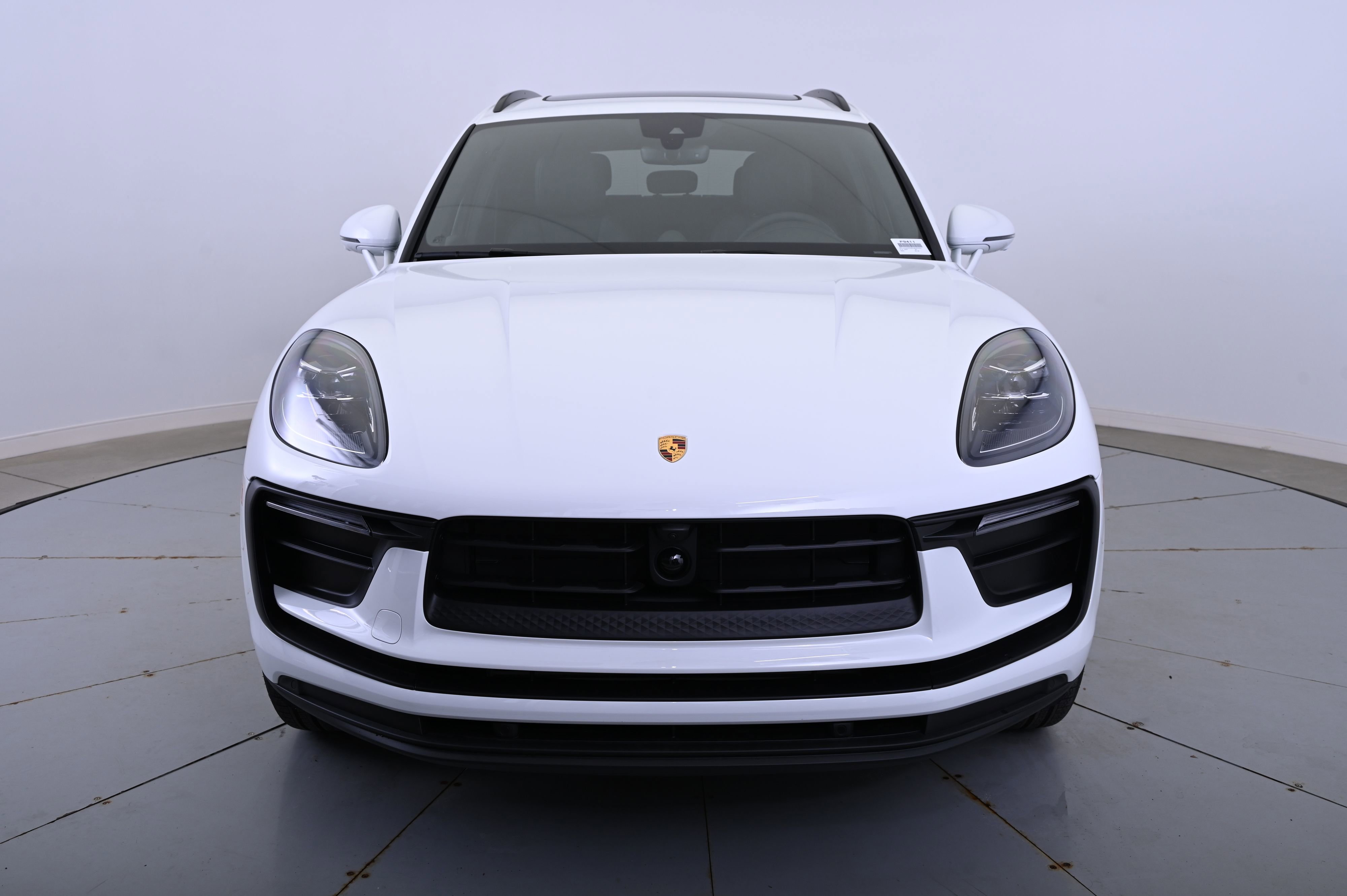 Certified 2025 Porsche Macan image 10