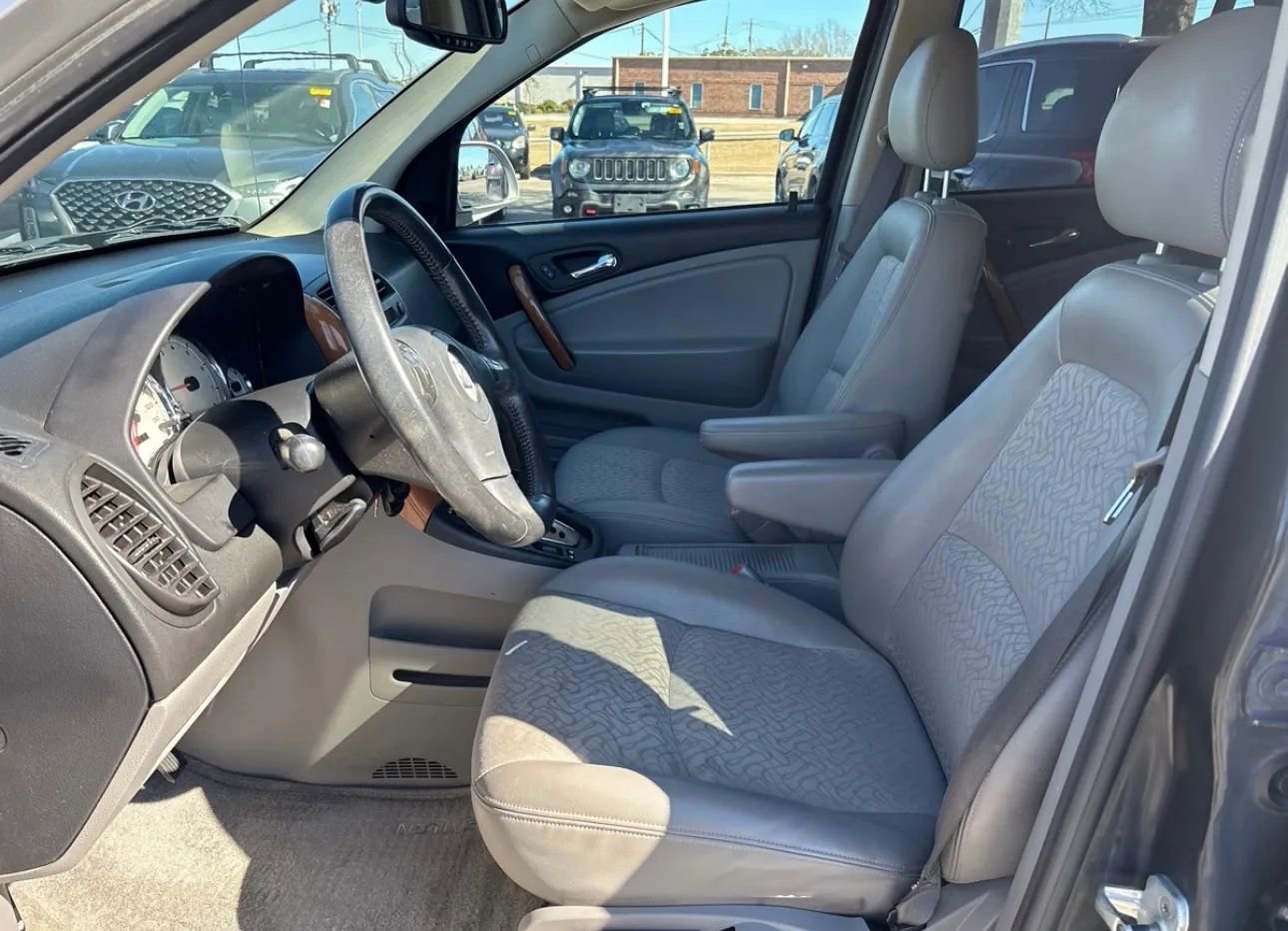 Used 2006 Saturn Vue 2WD V6 w/ Chrome Pkg image 2