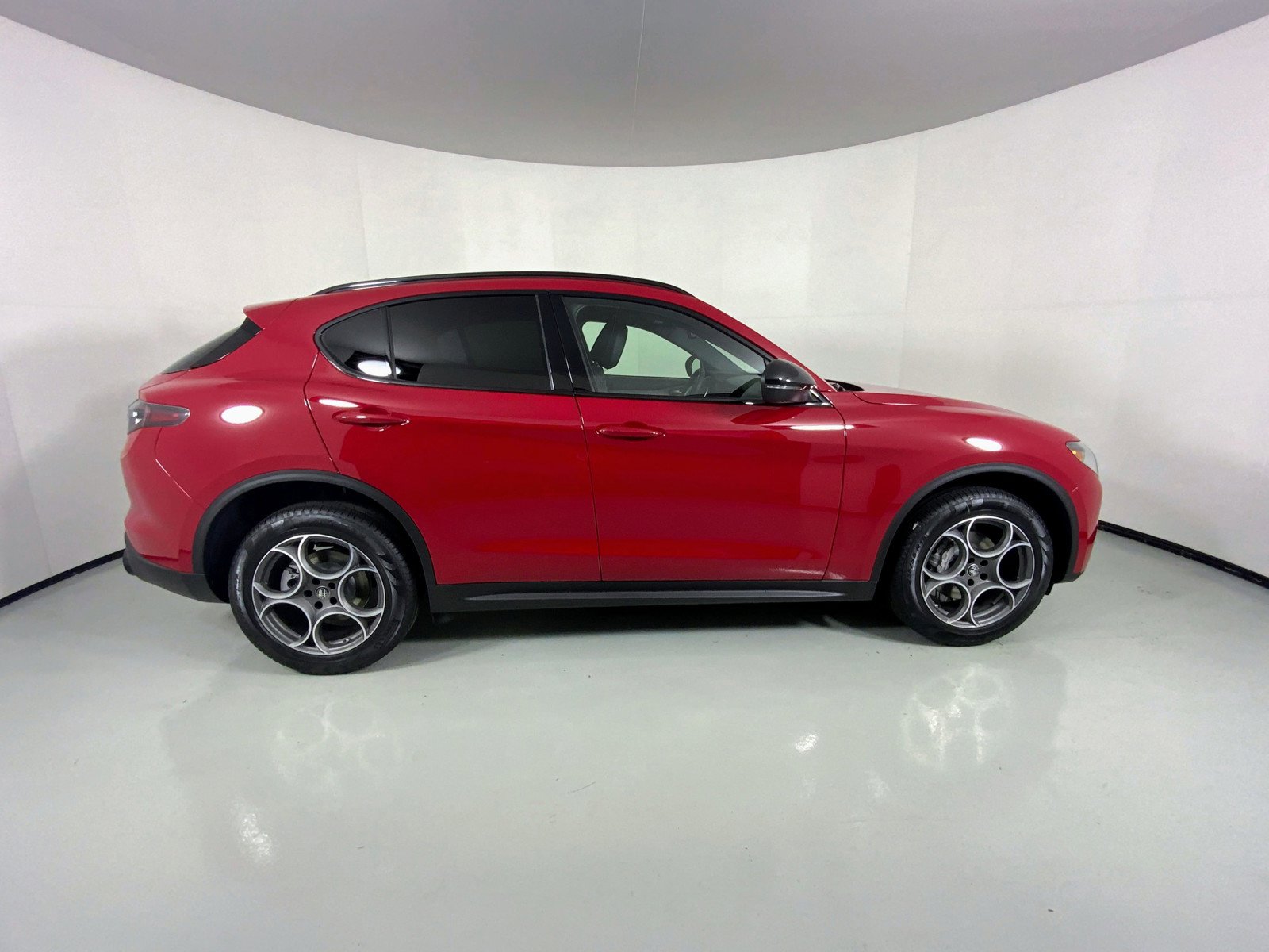 New 2025 Alfa Romeo Stelvio Sprint image 2