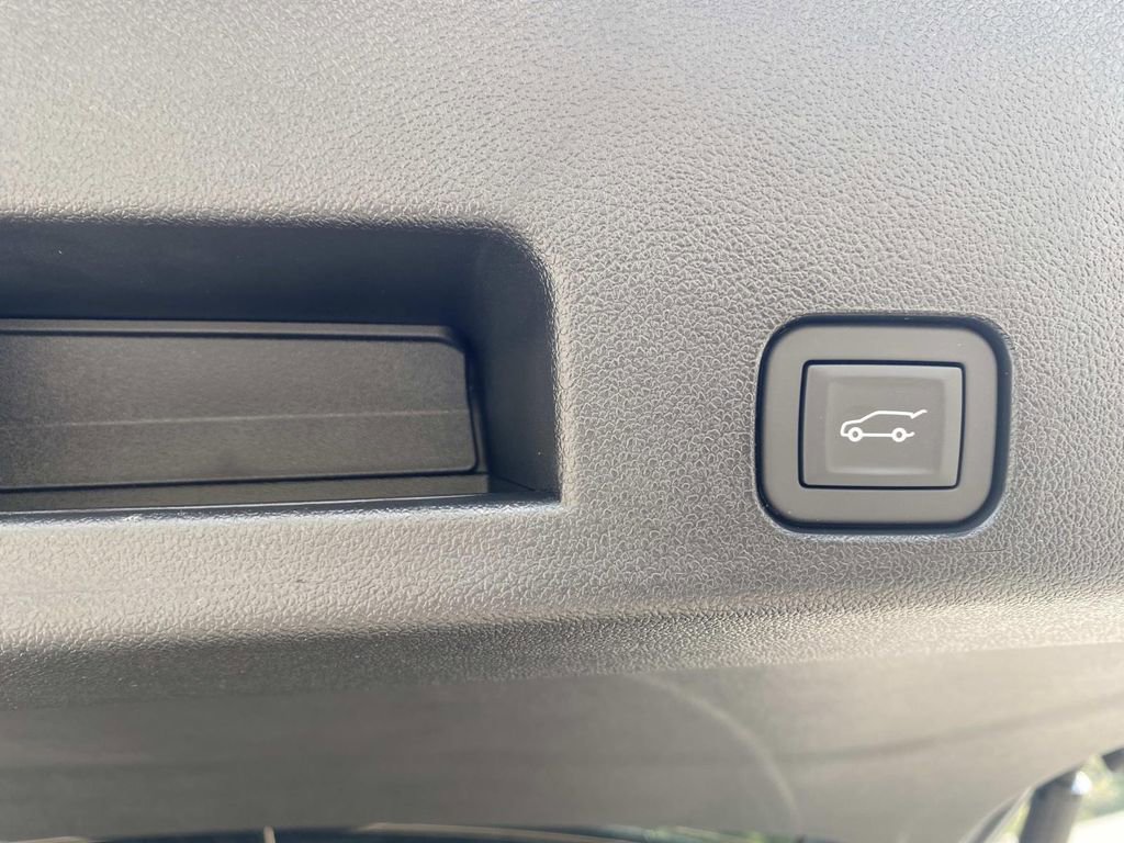 New 2026 Chevrolet Traverse LT w/ LPO, Floor Liner Package image 10