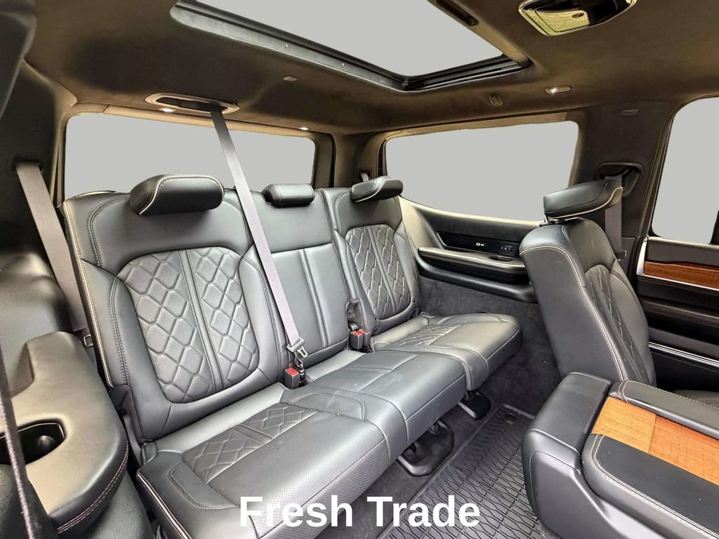 Used 2022 Jeep Grand Wagoneer Series III AWD/4WD image 9