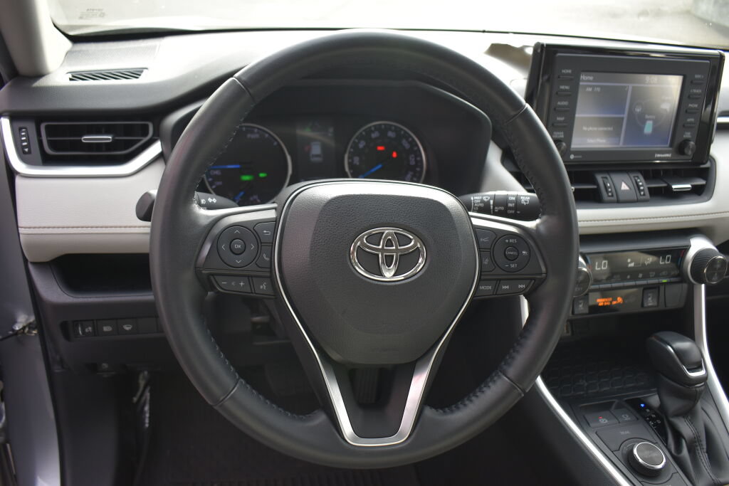 Certified 2021 Toyota RAV4 XLE Premium AWD/4WD image 9