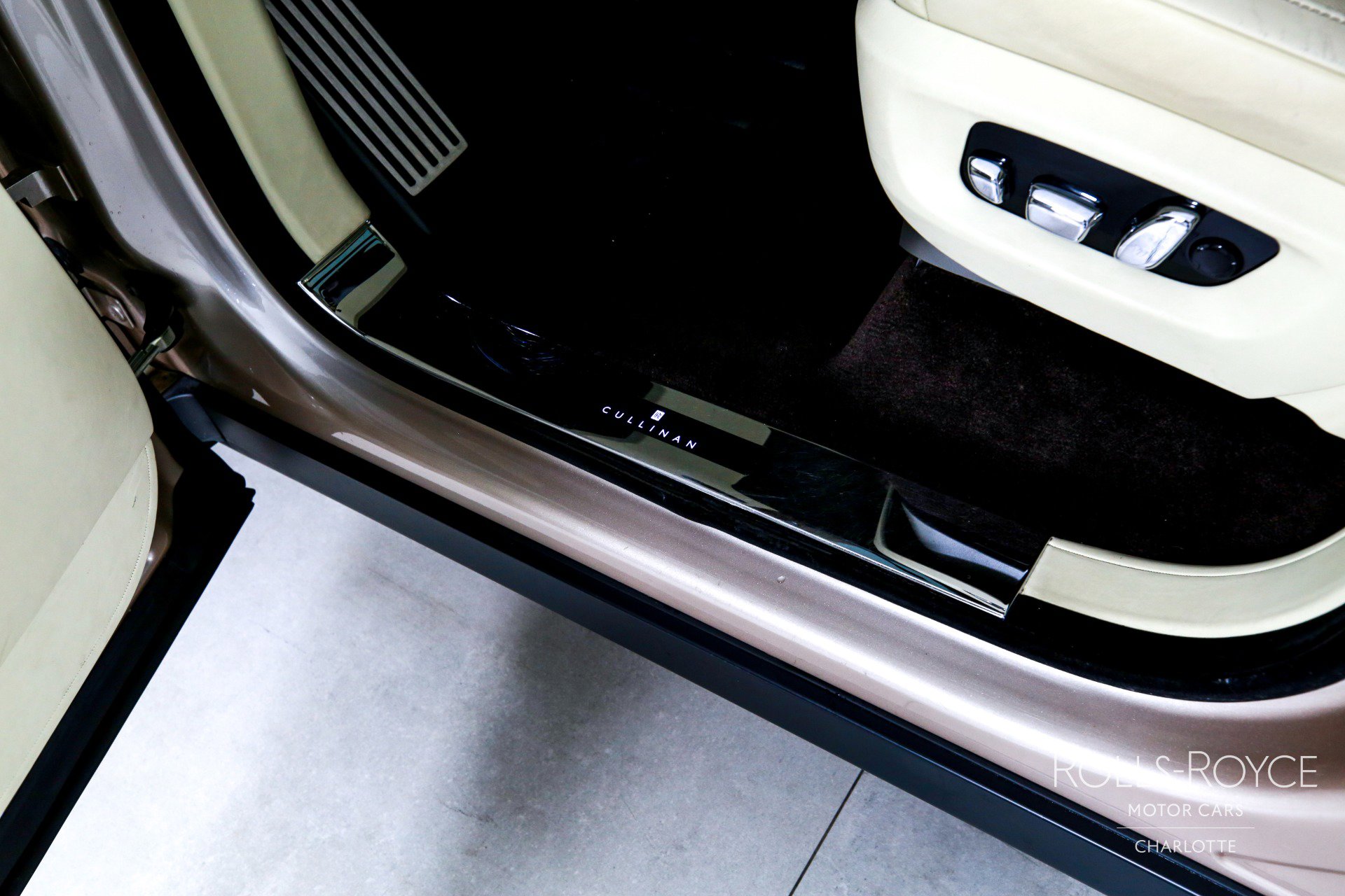Used 2019 Rolls-Royce Cullinan image 15