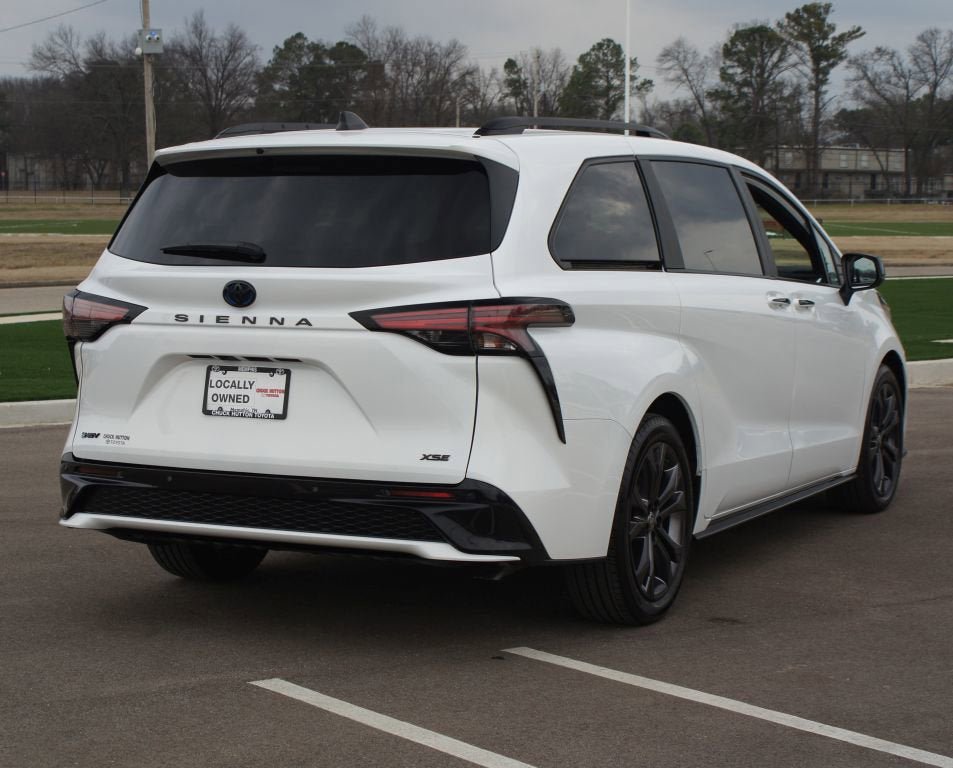 Used 2025 Toyota Sienna XSE w/ XSE Plus Package FWD image 22