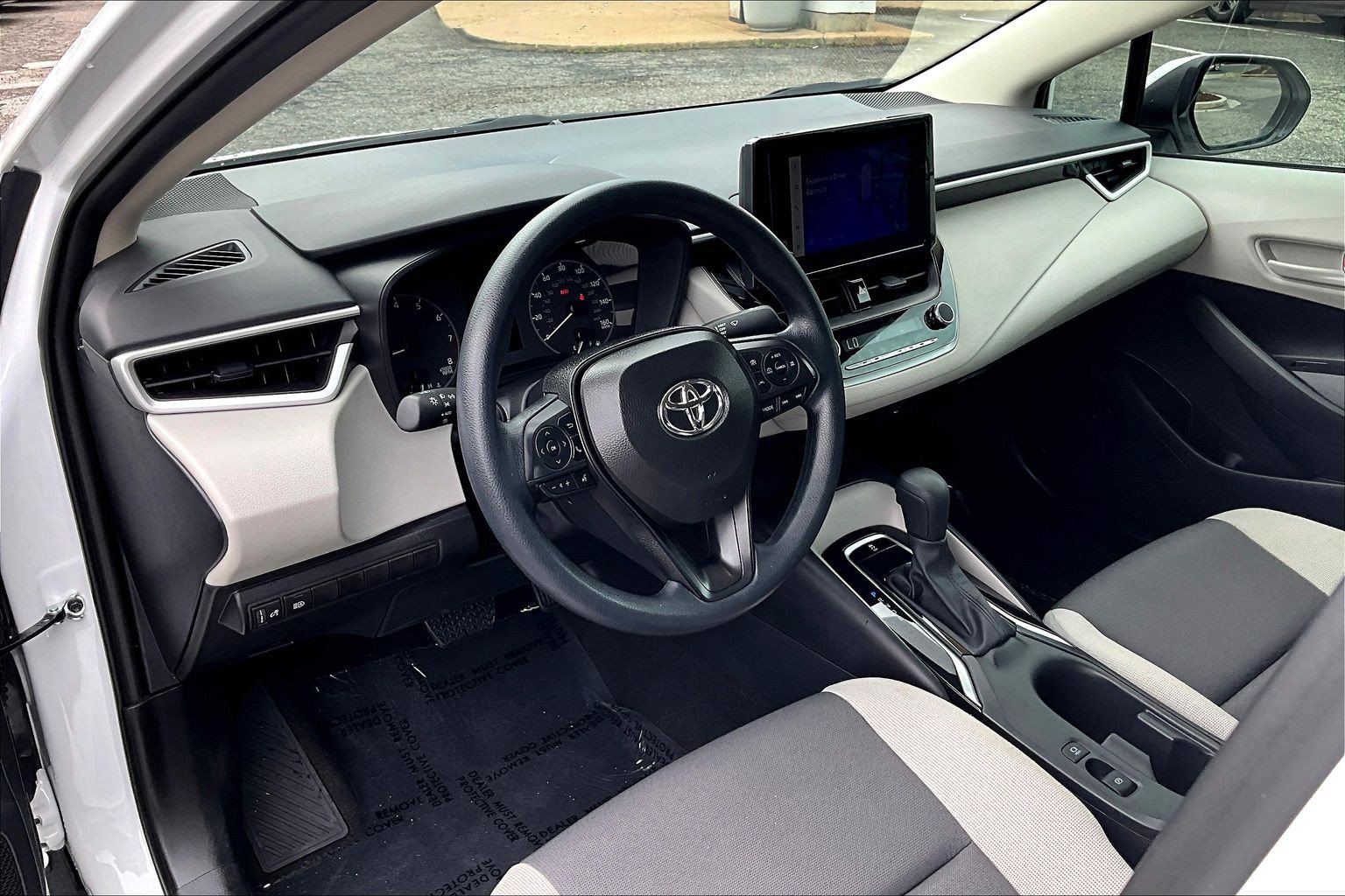 Used 2025 Toyota Corolla LE FWD image 13