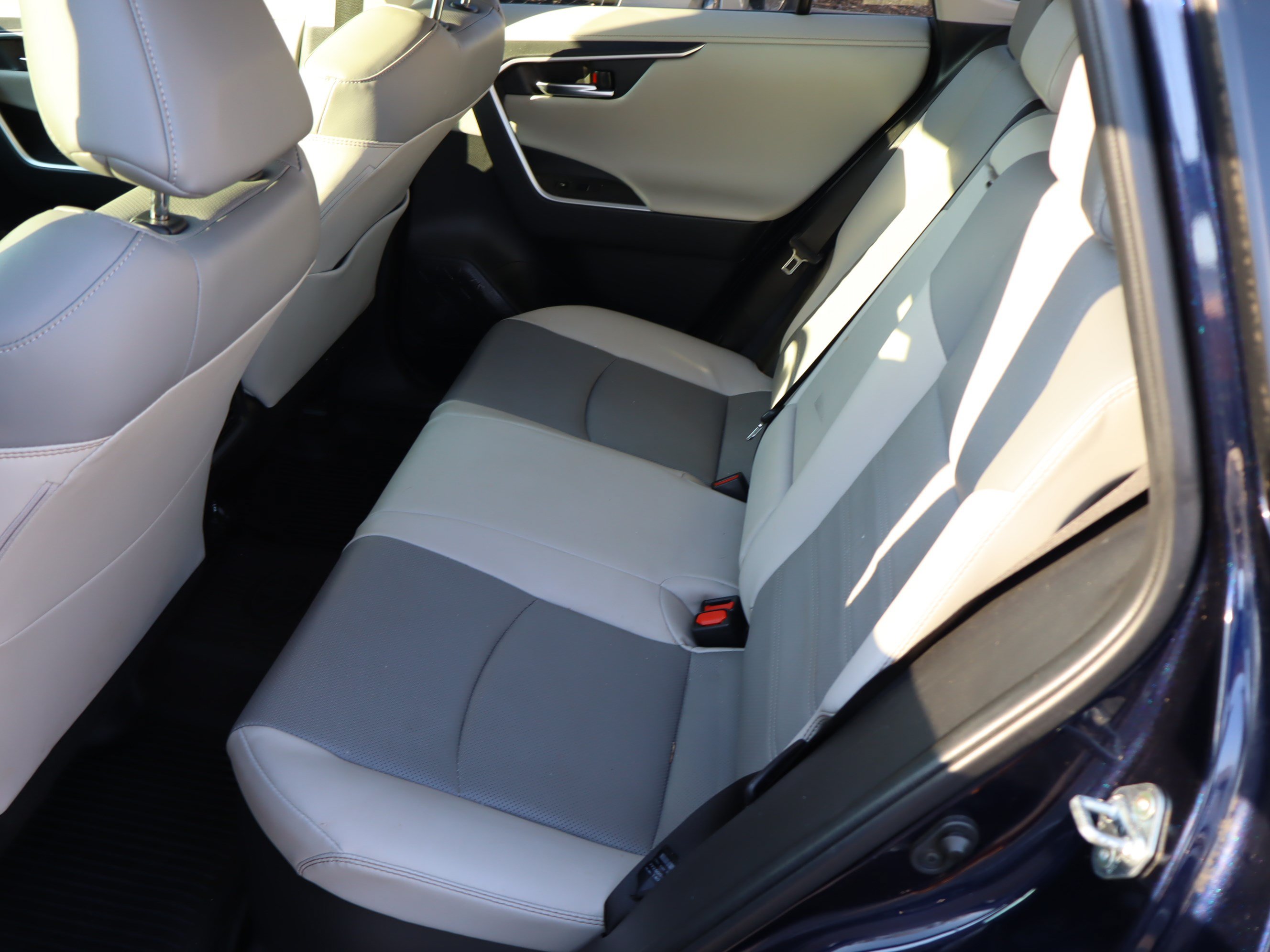 Used 2022 Toyota RAV4 Limited AWD/4WD image 32