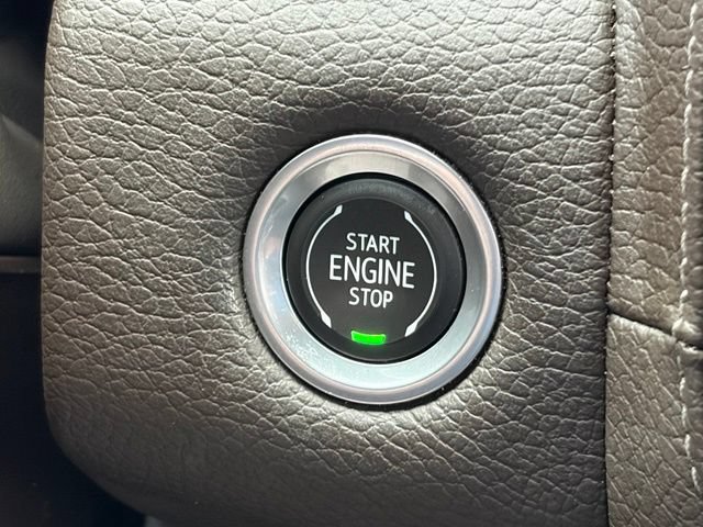 Used 2023 GMC Yukon XL Denali w/ Advanced Technology Package AWD/4WD image 28