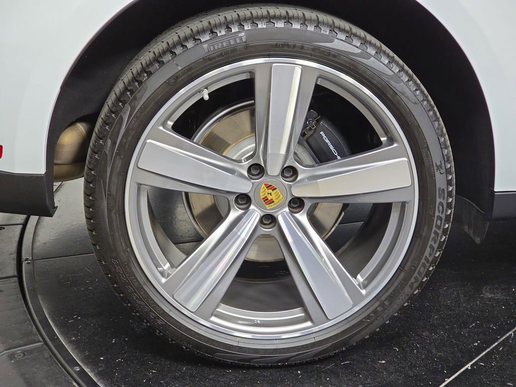 Certified 2025 Porsche Macan AWD/4WD image 29