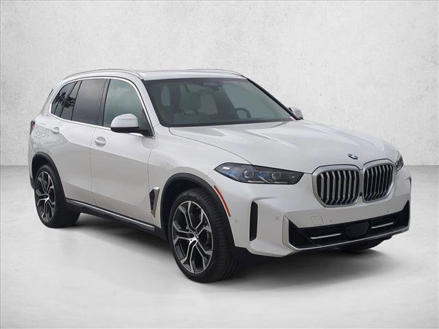 Used 2024 BMW X5 xDrive40i w/ Premium Package image 3