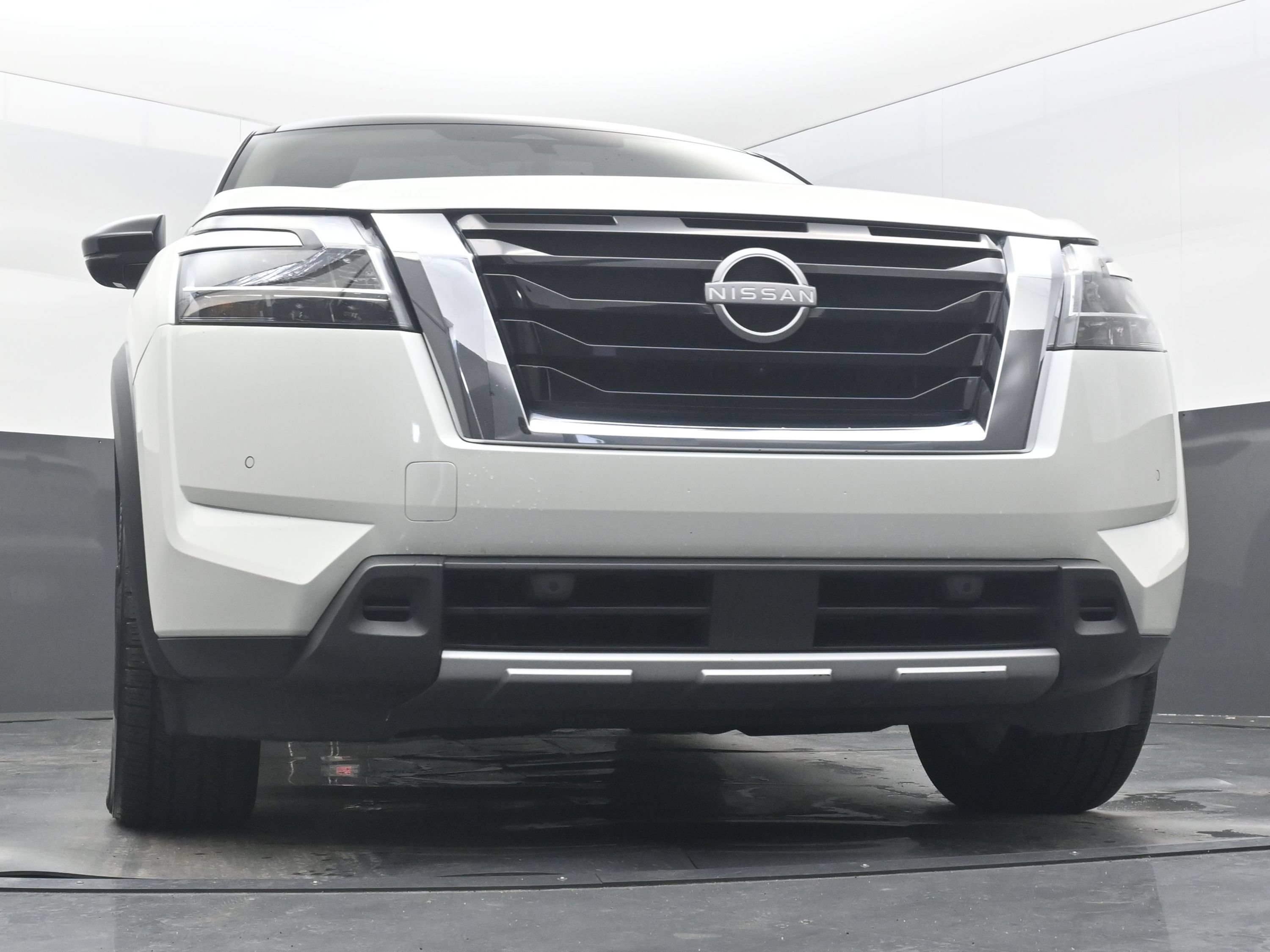 Used 2024 Nissan Pathfinder SL w/ SL Premium Package FWD image 21