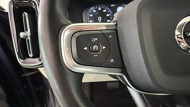 Used 2021 Volvo XC40 T4 Momentum FWD image 16