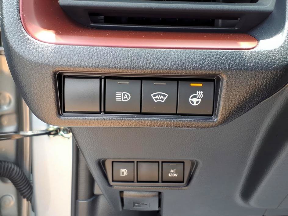 Used 2026 Toyota Prius Plug-In Hybrid FWD image 24