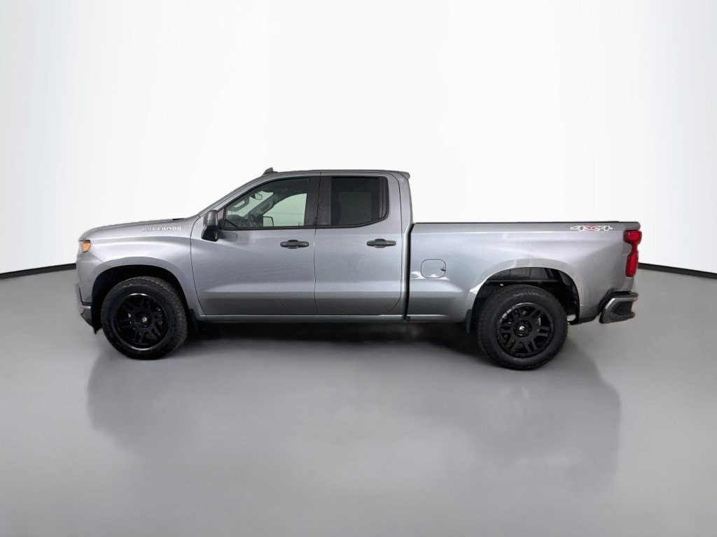 Used 2020 Chevrolet Silverado 1500 Custom w/ Custom Value Package AWD/4WD image 6
