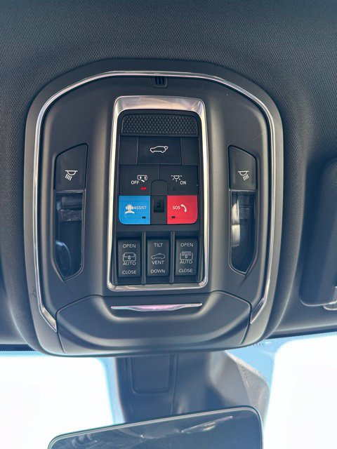 Used 2025 Jeep Grand Cherokee L Limited w/ Black Appearance Package AWD/4WD image 32
